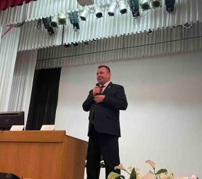 Депутат Мингорсовета Сергей Мазовка провел встречу с трудовым коллективом университета