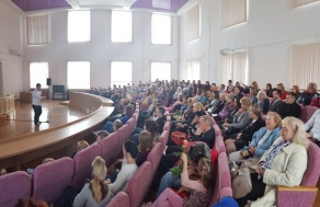 Студент АМФ,  1 курса, гр. 10мпт,  Устин Зыль. Песня "Мама"