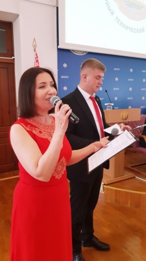 Ведущие церемонии открытия смотра-конкурса Елена Волосович и Александр Труш