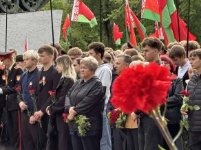 Нам этот мир завещано беречь