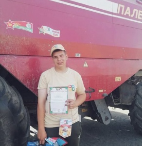 СТУДЕНТЫ БГАТУ ЗА УРОЖАЙ!  Курилович Даниил, студент агромеханического факультета