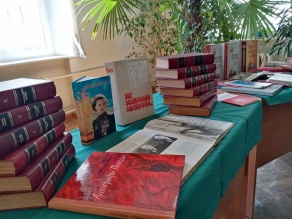 Выставка «Трудная дорога к миру»