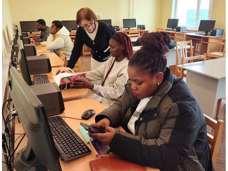 Началось обучение иностранных студентов на английском языке на факультете предпринимательства и управления