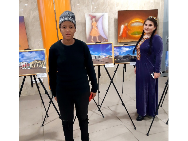 Тхабану Рефилое Ева (ФПУ) и Гурбангельдыева Огулмайса (ИТФ), фотоработы