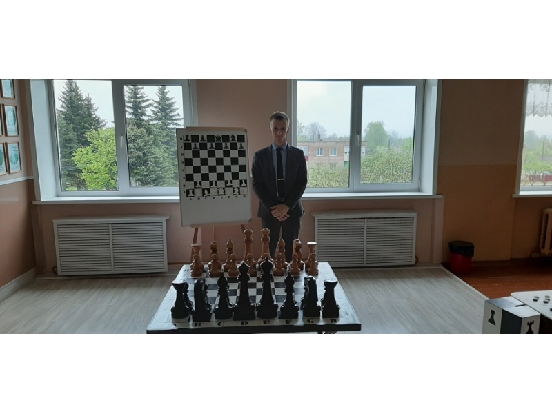 Дииректор ГУО «Потейковская средняя школа» Ковалевский Евгений Викторович