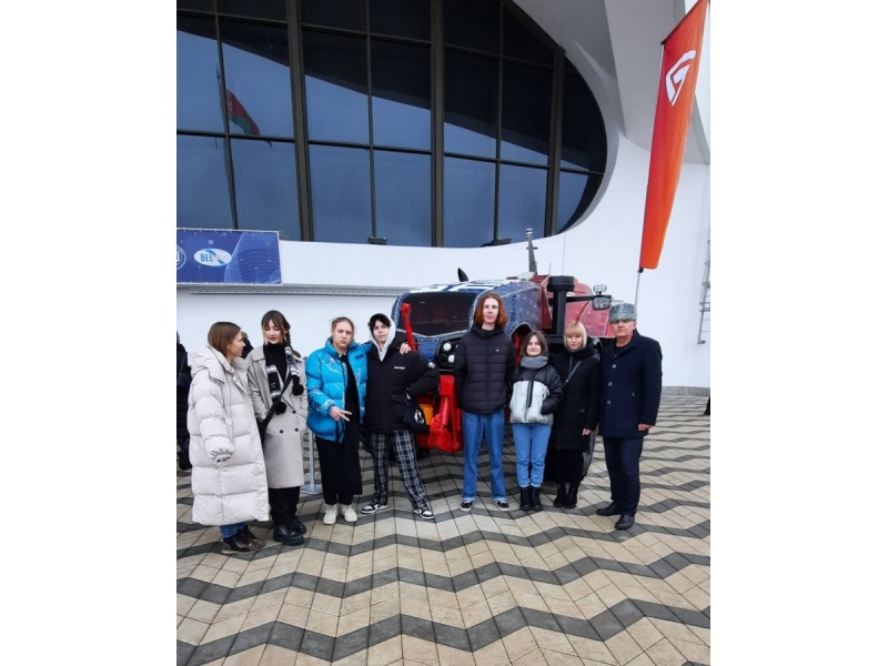 Преподаватели и студенты ИТФ на выставке