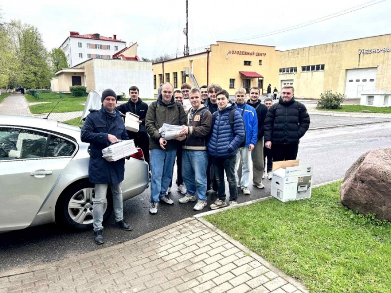 Студенты помогают сохранить лес