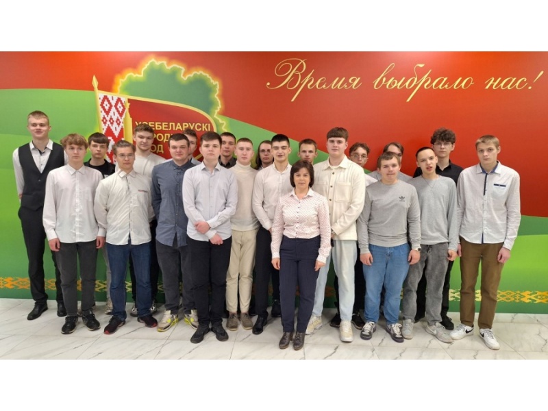 Студенты на концерте в рамках VII Всебелорусского народного собрания,