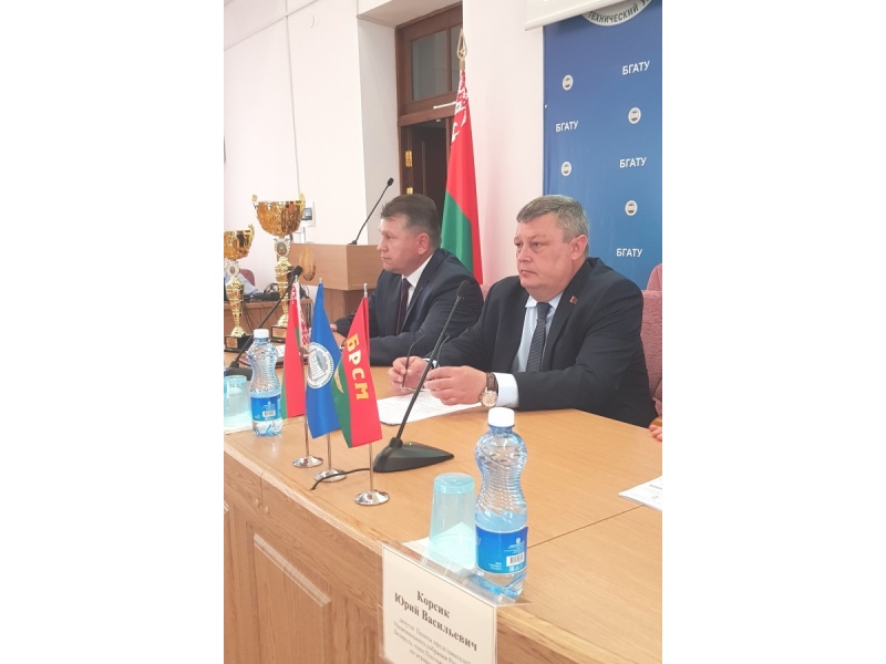 Ректор БГАТУ Романюк Н.Н. и Матвейчук А.С., зам. начальника главтехпрогресса и эхнергетики, госнадзора за техническим состоянием машин и оборудования Ммнсельхозпрода