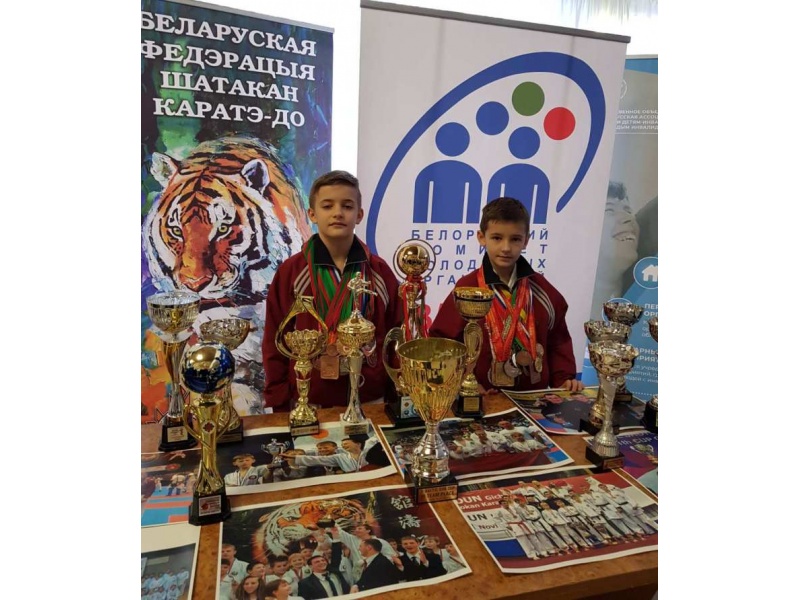 Выставка творческих работ молодёжи