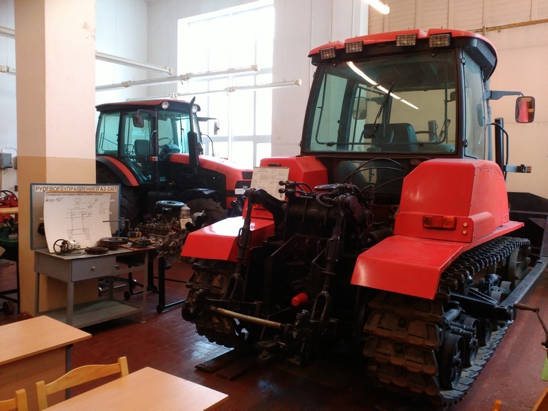 Лаборатория по изучению конструкции шасси и гидрооборудовния тракторов