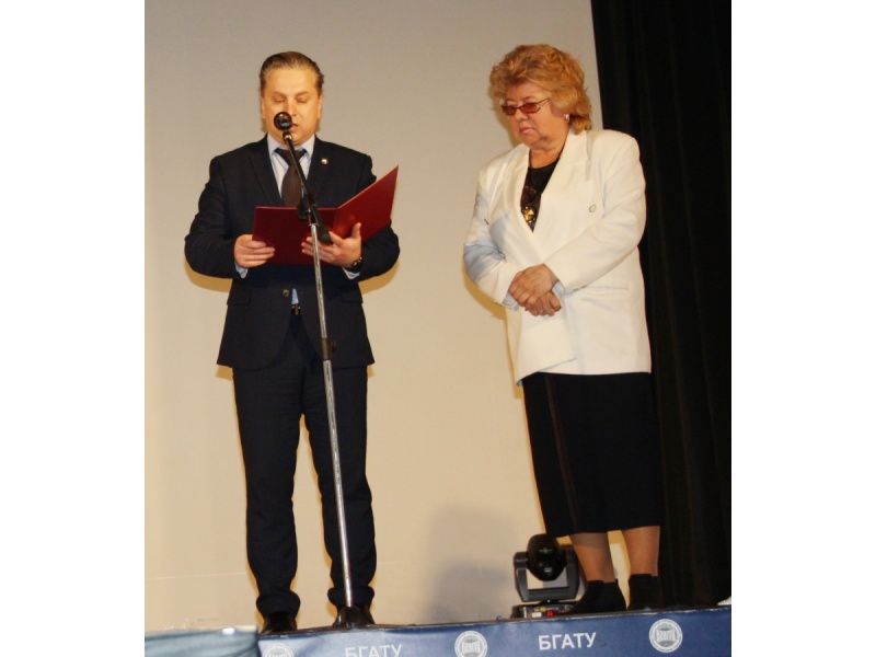 Первый проректор Миранович А.В. и председатель профкома Рябцева С.В.