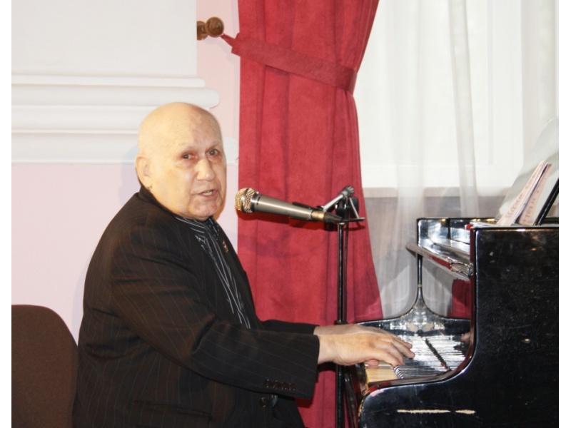 Композитор Э. Ханок