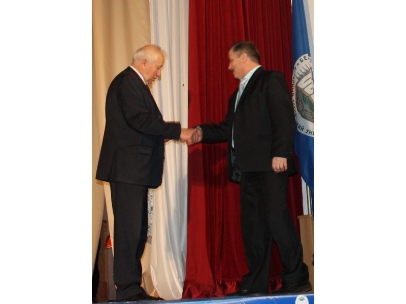 Награждение Булко М.И., зам. декана АЭФ