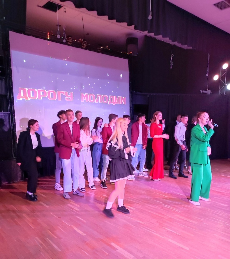 Дорогу молодым! 